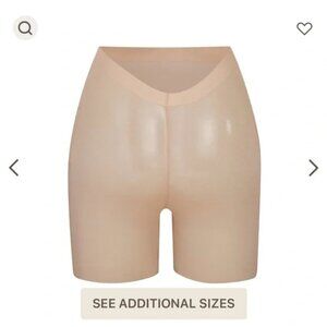 Skims sheer scult low back shaping shorts size medium brand new with tags